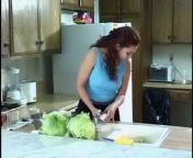 Два лилипута ебут красивую девушку латинку